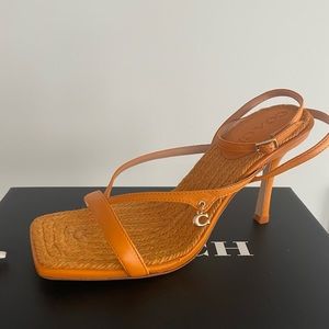 Coach
Kaia sandal in the color papaya.
Original price 195